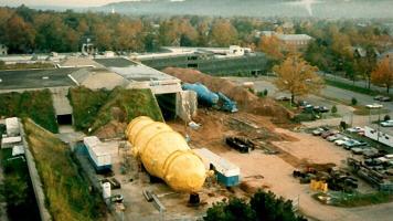 Installation of the Tandem accelerator in 1985.